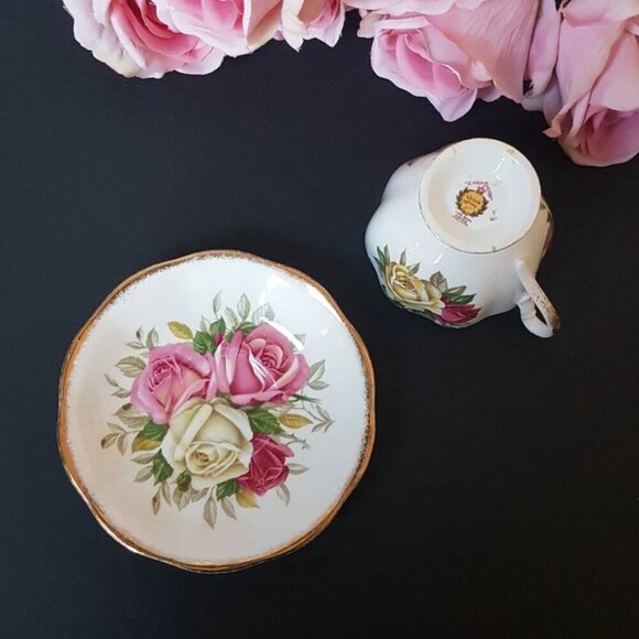 Queen Anne LADY SYLVIA, Bone China Tea Cup and Saucer England - Picture 8 of 9